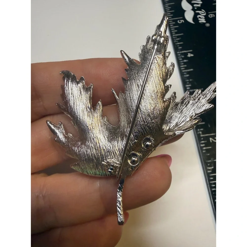 Silver Tone‎ Maple Leaf Brooch Textured Nature Inspired Fall Autumn Pin